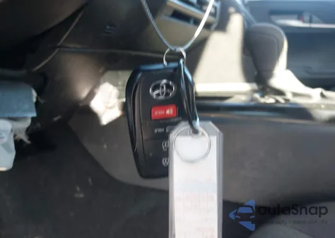 2025 Toyota Camry Le z USA, uszkodzony, nr VIN 4T1DAACK8SU521458